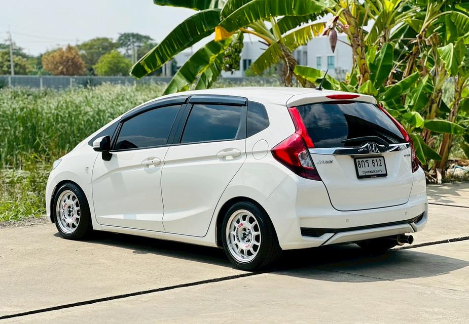 รถบ้านแท้ ราคาดี ไมล์6x,xxxโลรถวัยรุ่นนิยม สวย เดิม หล่อๆเท่ห์ ทรงนี้ถูกใจวัยกำลังหารถไปใช้ขับ แต่งRS  #HONDA NEW JAZZ (GK) 1.5V ปี2019 สีขาว เกียร์ออ รูปที่ 5