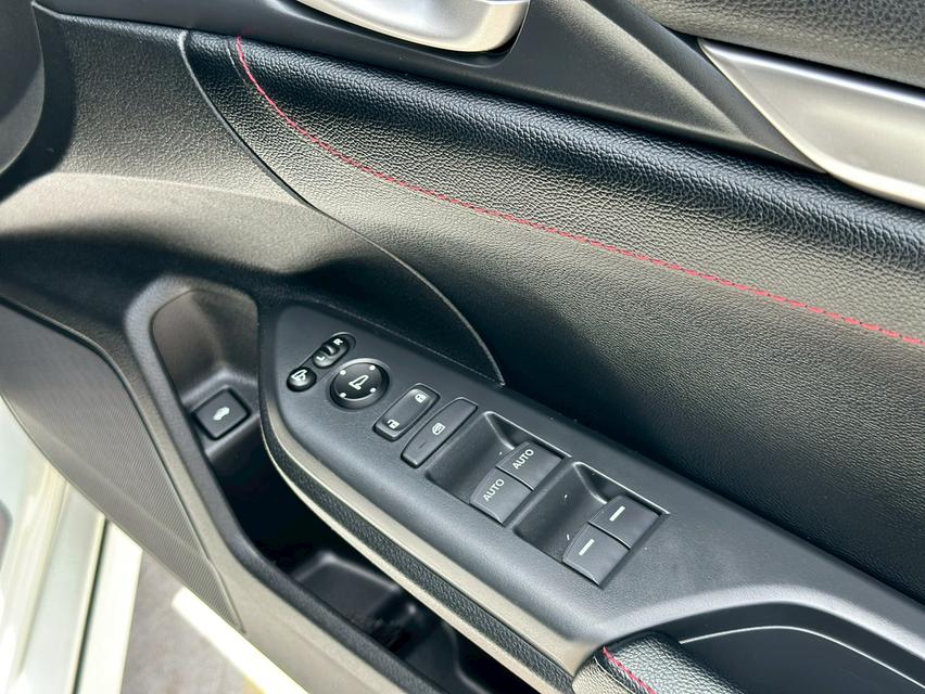 รหัสรถ PAT480 Honda Civic FC 1.8 E สีขาว ปี 2018 7