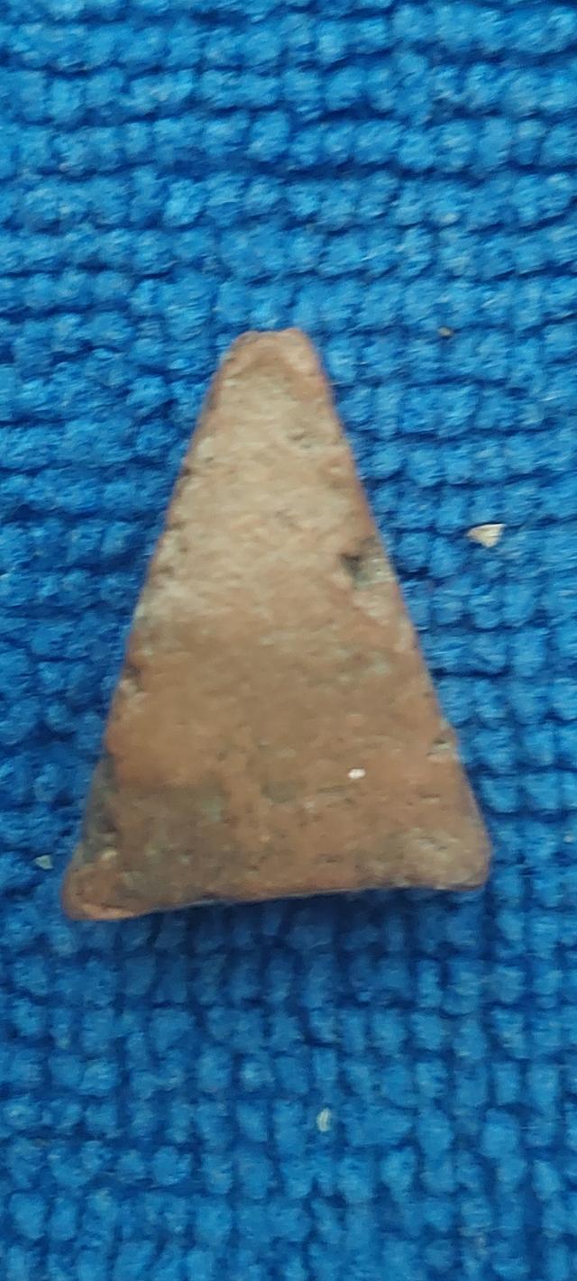 พระนางพญา พิมพ์เล็กเข่าตรง กรุวัดนางพญาพิษณุโลก รูปที่ 7