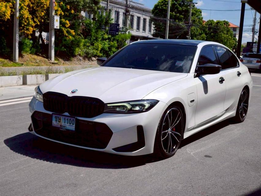 รหัสรถ KPV1100 2023 BMW 330e M SPORT LCI สีขาว 2