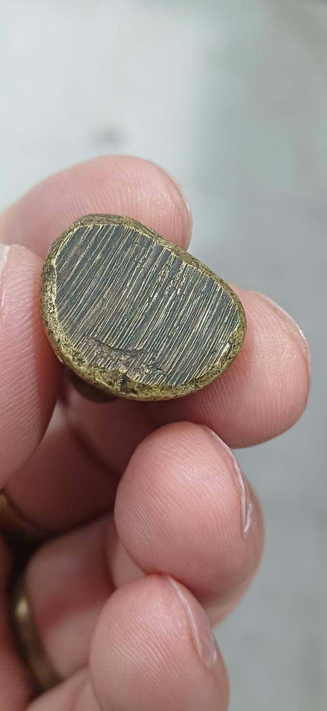 หลวงพ่อเงิน วัดคงคาราม รุ่นปืนแตก ปี๒๕๒๘ พิมพ์นิยม เศียรโต รูปที่ 3