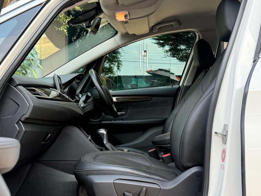 2017 BMW 218i GRAND TOURER ( 7 ที่นั่ง ) รถมือเดียวออกป้ายแดง รถวิ่งน้อยเพียง 80,000 กม เข้าศูนย์ทุกระยะ รถไม่เคยมีอุบัติเหตุครับ รูปที่ 13