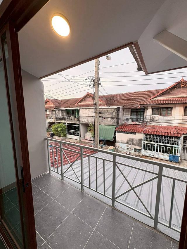 หมู่บ้านพฤกษา3 ถนนวัดลาดปลาดุก บางบัวทอง ทาวน์เฮาส์ 2 ชั้น ตกแต่งใหม่พร้อมอยู่ หน้ากว้าง6เมตร ใกล้ตลาด สามารถเดินขึ้นรถตู้ได้สบาย 18