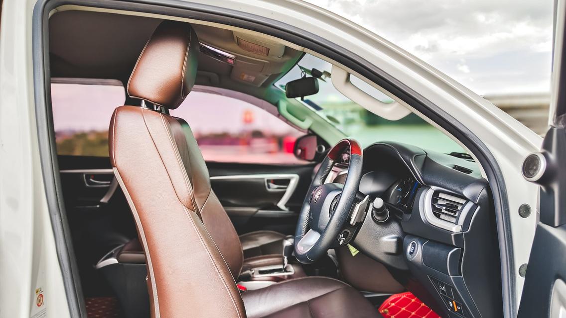 TOYOTA FORTUNER 2.4V 4WD A/T ปี 2018 รูปที่ 15