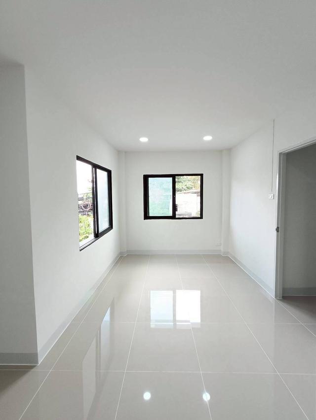 ทาวน์เฮ้าส์หลังมุม คลองสามวา  เลียบคลองสอง หมู่บ้านทรัพย์ธานี นัดชมบ้าน 085-318-6868 คุณวา 16