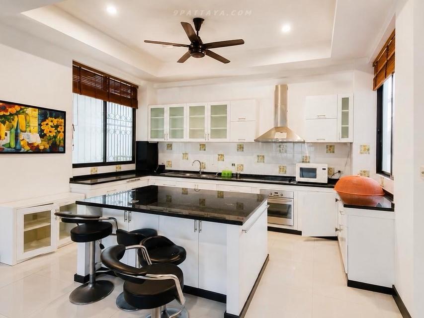 For Rent / For Sale — Large Pool Villa at Paradise Villa 1, East PattayaSpacious pool villa for rent or sale at Paradise Villa 1 3