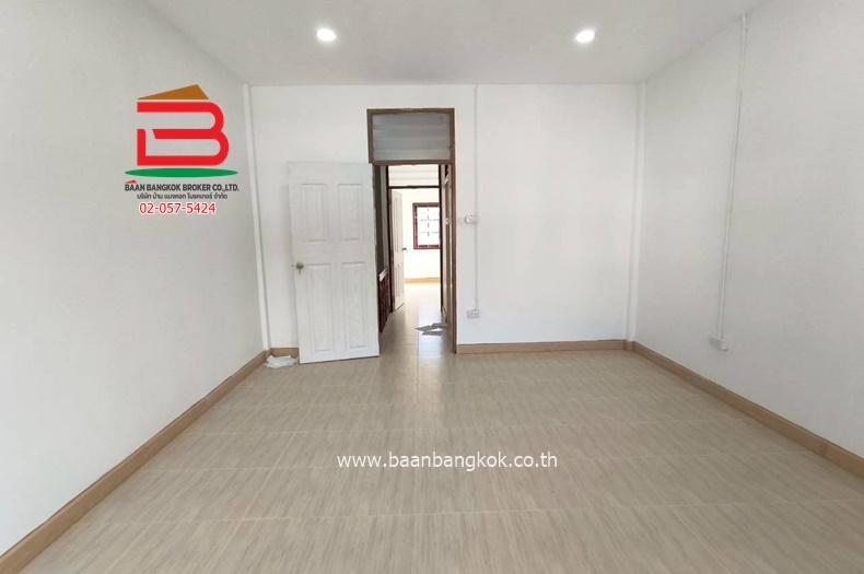 ทาวน์เฮ้าส์ หมู่บ้านสินธานี 1 (ใกล้โรงพยาบาลพญาไทนวมินทร์) เนื้อที่ 18 ตรว. แขวงนวมินทร์ เขตบึงกุ่ม 9