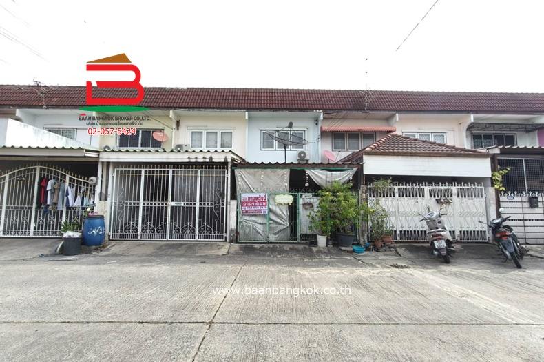 ทาวน์เฮ้าส์ หมู่บ้านมโนรมย์ (ใกล้ซาฟารีเวิลด์) เนื้อที่ 18 ตรว. แขวงบางชัน เขตคลองสามวา 1