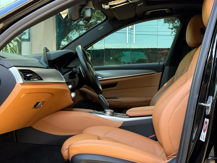 2019 BMW 530e MSPORT รถออกศูนย์ BMW THAILAND รถวิ่งน้อยเพียง 9X,XXX กม รถเข้าศูนย์ตามระยะ รถไม่เคยมีอุบัติเหตุครับ 13