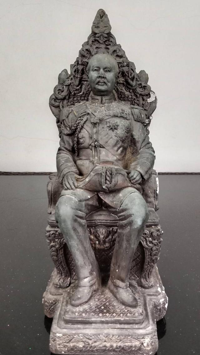 581.พระบรมรูปหล่อในหลวงรัชกาลที่ 5 พระบาทสมเด็จพระปรมินทรมหาจุฬาลงกรณ์ พระจุลจอมเกล้าเจ้าอยู่หัว ทรงประทับนั่งบัลลังก์