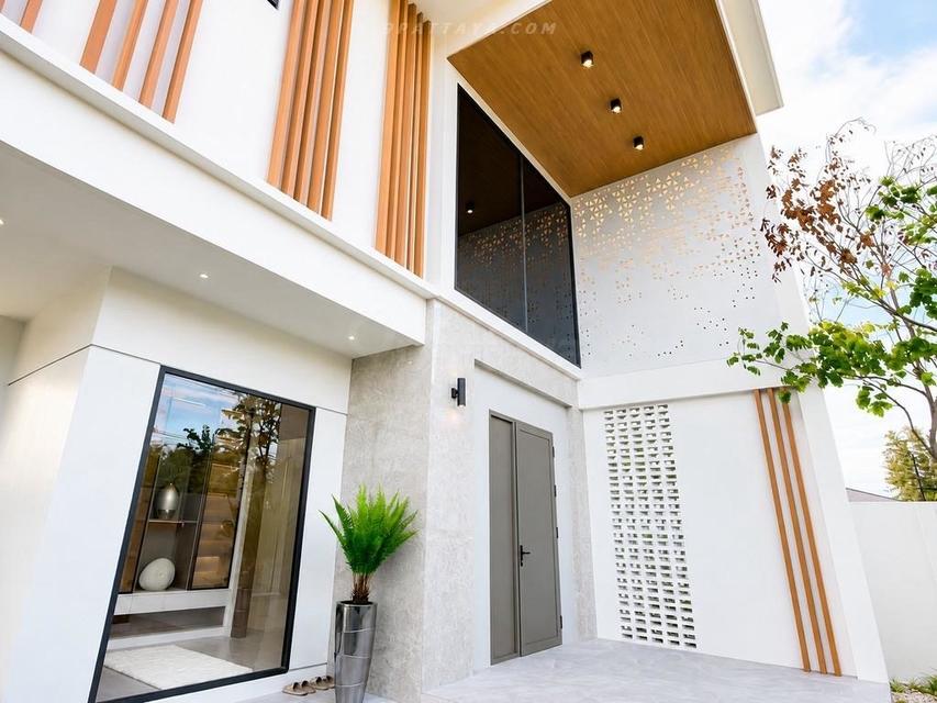 For Sale — Ultra Luxury Pool Villa near Mabprachan Lake, Pattaya• Land size: 408 sq.wah• Usable area: over 1,200 sq.m.• 5 luxury bedrooms• 10 bathroom รูปย่อยที่ 4