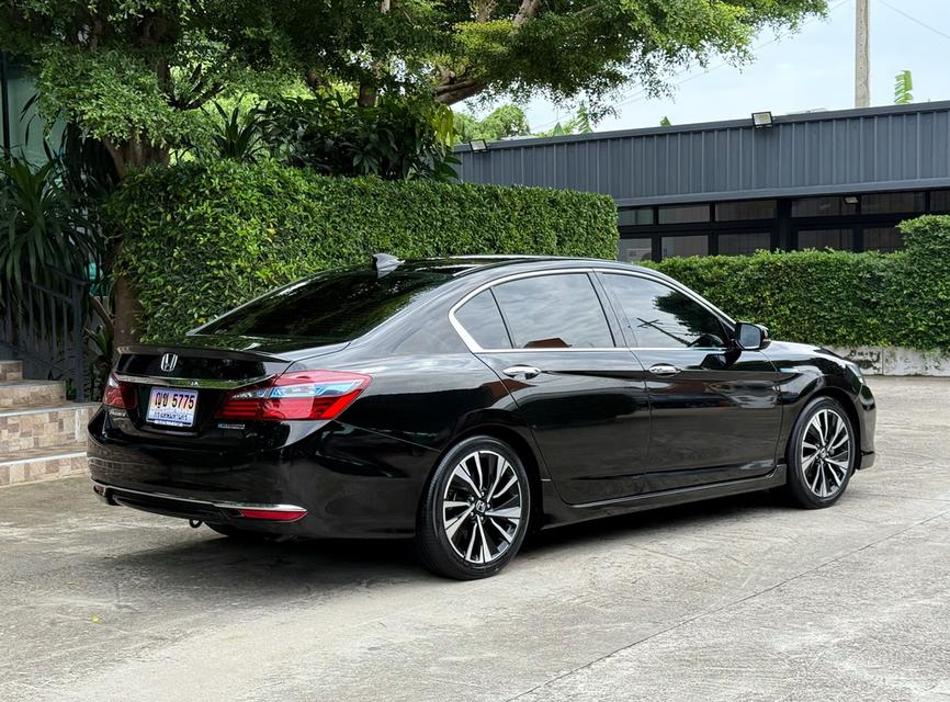 2017 HONDA ACCORD HYBRID TECH รถสภาพสวย สมบูรณ์ วิ่งน้อยเพียง 80,000 กม รถเข้าศูนย์ทุกระยะ ไม่เคยมีอุบัติเหตุครับ