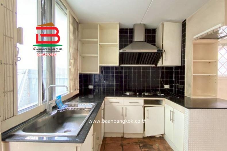 ทาวน์โฮม ซิตี้ทาวน์โฮมลาดพร้าว 80 (ใกล้ตลาดสะพานสอง) เนื้อที่ 22.8 ตรว. แขวงวังทองหลาง เขตวังทองหลาง 7