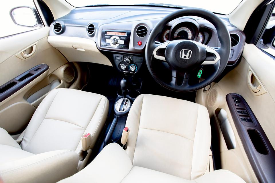 Honda Brio 1.2V ท๊อปสุด ปี 2012 เกียร์ออโต้ สีขาว กระจกไฟฟ้า 15