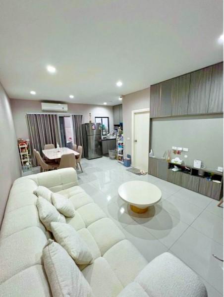 พร้อมเฟอร์ฯบิวท์อินครบ ARL บ้านทับช้าง 900 ม. ให้เช่าทาวน์โฮมหรู 3 ชั้น 2นอน 4น้ำ 20ตร.ว. สนามบินสุวรรณภูมิ 240ตร.ม. 2