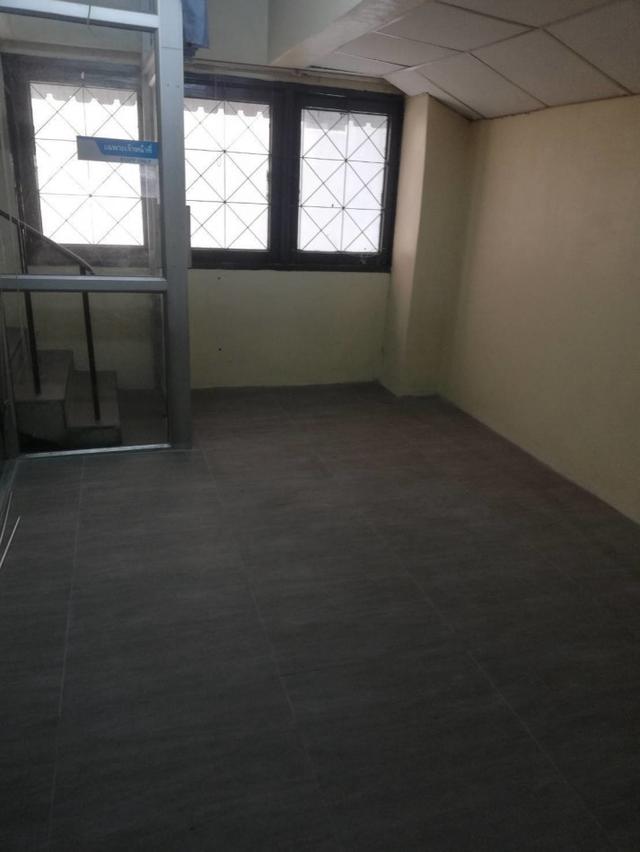 ขาย ตึกแถว ย่านลาดพร้าววังหิน ซอย 30 เหมาะทำออฟฟิต 4 ชั้น 17 ตรว 4