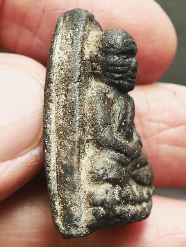 หลวงปู่ทวดเนื้อว่าน รุ่นแรก พิมพ์กรรมการ วัดช้างให้ ปี 2497.....เก่าๆ 9