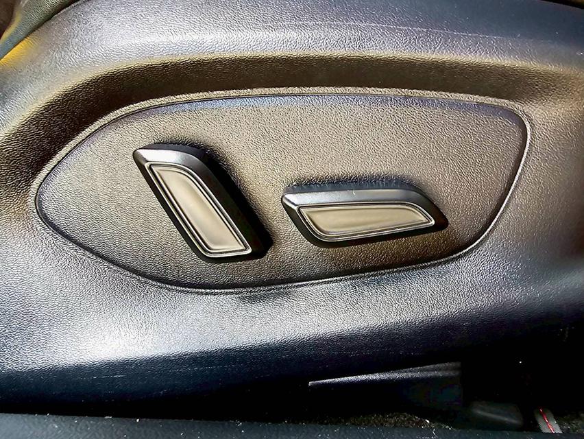 รหัสรถ SEZ1218 MG 5 1.5 D+ Sunroof เกียร์ ออโต้ เบนซิน สี เหลือง ปี 2023 16