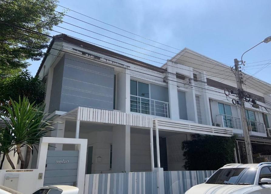 ขาย พร้อมผู้เช่า ทาวน์โฮม Nirvana Park Sukhumvit 77 (เนอวานา พาร์ค สุขุมวิท 77) 37 ตรว. 192 ตรม. 4 นอน 3 น้ำ 2 ชั้น