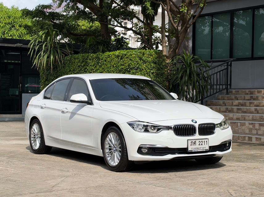 2018 BMW 320D F30 LCI รถมือเดียวป้ายแดง รถออกศูนย์ BMW THAILAND รถวิ่งน้อย เข้าศูนย์ทุกระยะ รถไม่เคยมีอุบัติเหตุครับ รูปที่ 1