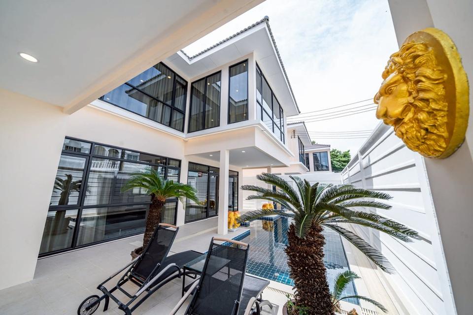 Pool villa style modern South Pattaya 19.9 million 