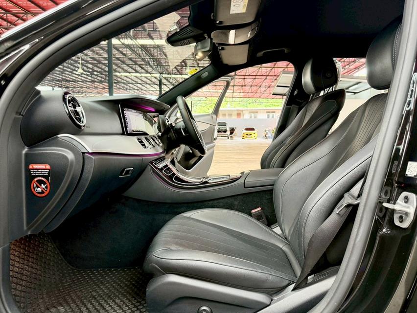 Mercedes-benz E220D w213 2.0 AMG Sport ปี 2022 14