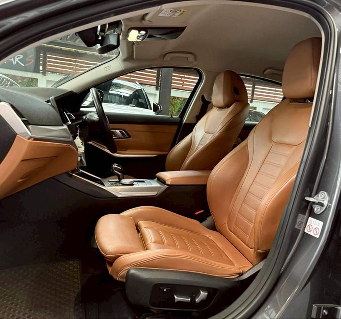 BMW 320d Limousine RHD ปี 2018 จด 2020 12