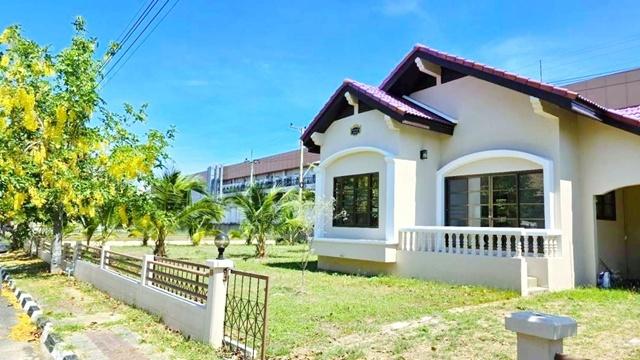 สยามเวเนเซีย 1.8 กม. ถ.เพชรเกษม หาดชะอำ ให้เช่าบ้านเดี่ยวชั้นเดียว 80ตร.วา. 280ตร.ม. พร้อมเฟอร์ฯ ติดทะเล ร่มรื่น 3 นอน 2