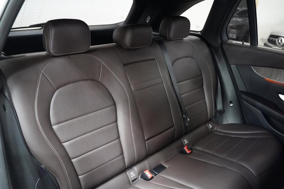 Mercedes-Benz GLC250d Off-Road 4MATIC ปี 2019 สีขาว รูปที่ 18