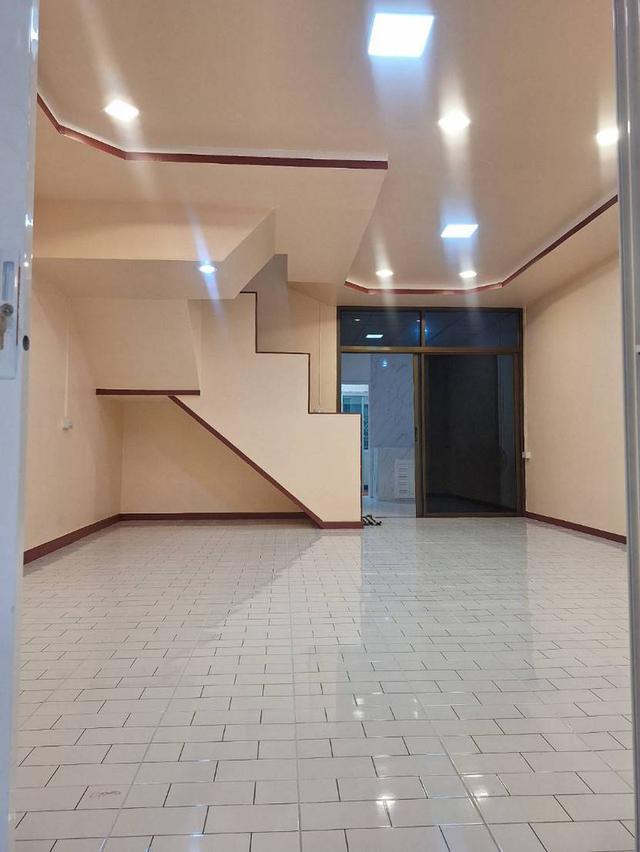 ขายทาวน์เฮ้าส์  หมู่บ้านทาวน์แอนด์คันทรี หนองจอก รีโนเวทใหม่ทั้งหลัง พร้อมอยู่ 5