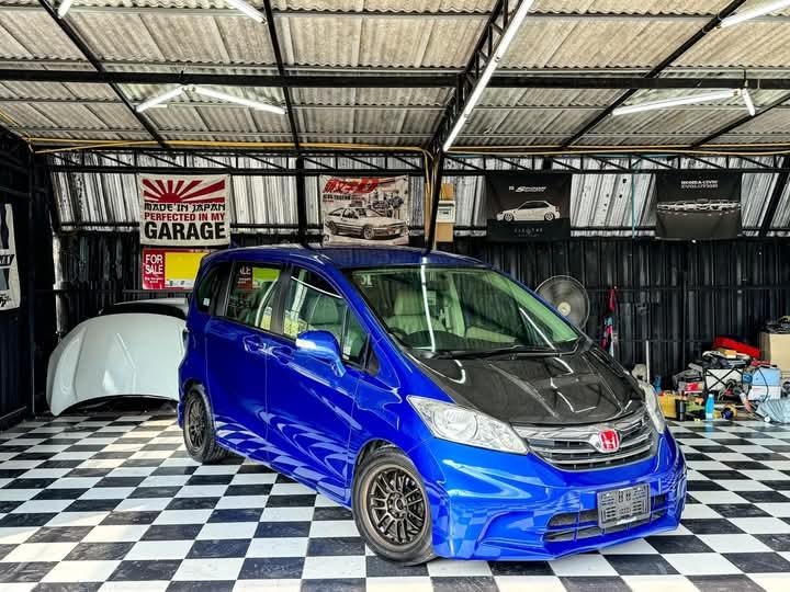 Honda Freed สีน้ำเงิน 8