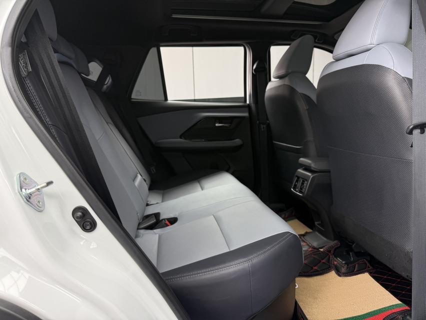 2024 TOYOTA YARIS CROSS, 1.5 HEV PREMIUM LUXURY โฉม ปี23-ปัจจุบัน ตัวท็อปสุด สีขาวมือเดียวป้ายแดง รูปที่ 5