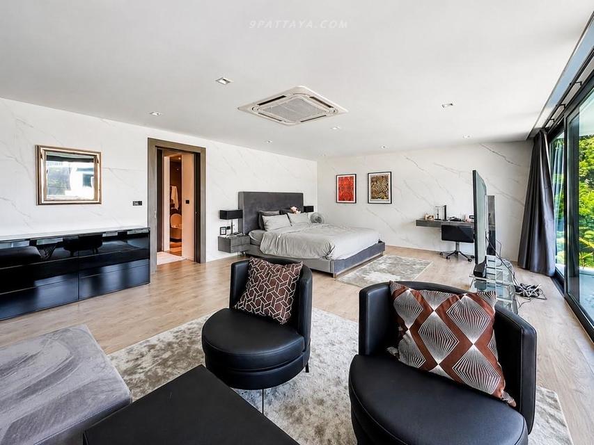 Ultra-Luxury Pool Villa for Sale in Pratumnak, PattayaPrice: 55,000,000 THBApprox. $1.75M | €1.51M A private ultra-modern luxury villa near the sea 2