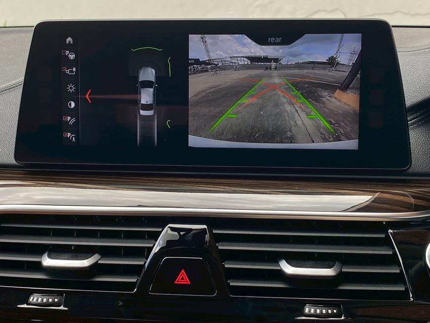 รหัสรถ PBG9999 BMW530e Luxury 2018 สีขาว 14