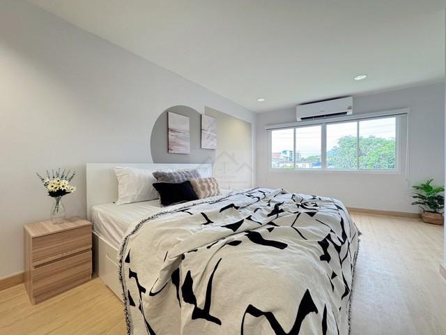 ให้เช่าบ้านเดี่ยวหรู 2 ชั้น ถนนสุทธิสารวินิจฉัย (ลาดพร้าว 48) พร้อมสระว่ายน้ำส่วนตัว 5 ห้องนอน รีโนเวทใหม่ ย่านรัชดา ลาดพร้าว โถงรับรองขนาดใหญ่ ใกล้ M 12