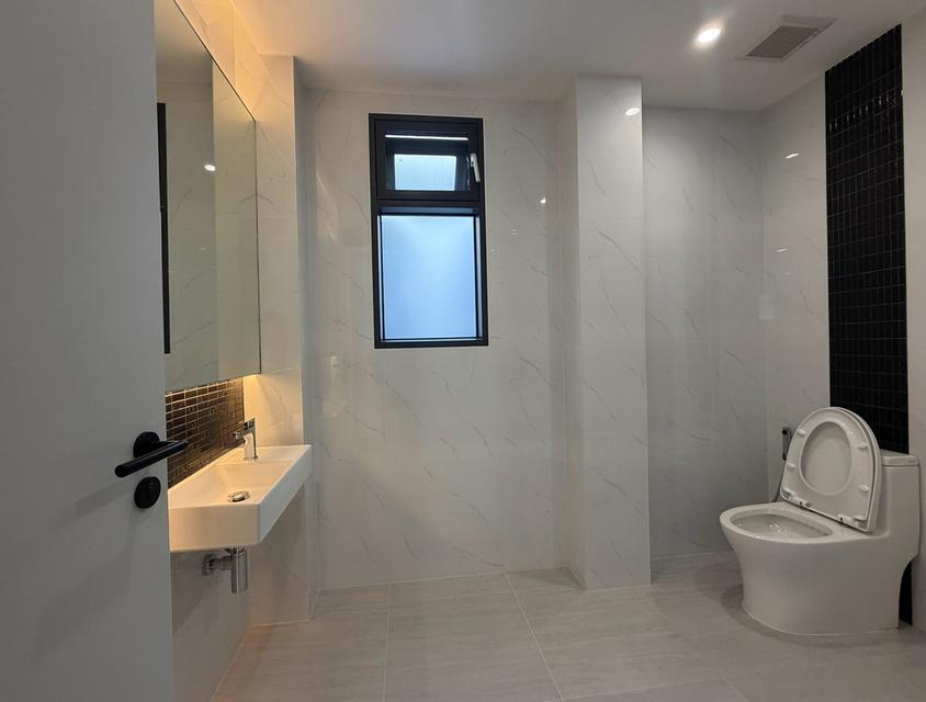 U1480 ให้เช่าโฮมออฟฟิศสร้างใหม่ 4 ชั้น มีลิฟต์ในตัว ย่านพระราม 9 Boutique Office 168 หมู่บ้านทวีมิตร ซอย 5 ถ.พระราม 9 ห้วยขวาง 12