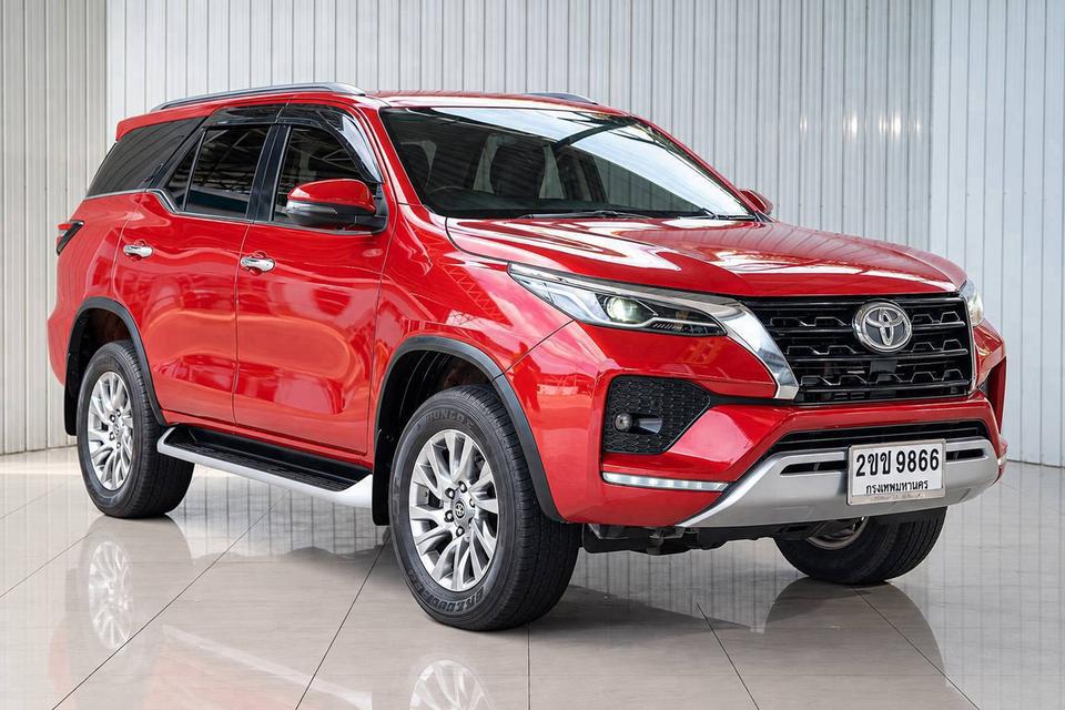 Toyota Fortuner 2.4V ปี21