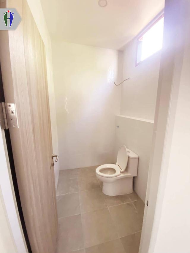 โฮมออฟฟิศสองชั้น ให้เช่า เขาน้อย-เขาตาโล • ขนาด 34 ตารางวา 2 ชั้น • 3 ห้องนอน 4 ห้องน้ำ • ไม่มีเฟอร์นิเจอร์ • ค่าไฟและค่าน้ำจ่ายตามบิลรัฐบาล สถานที่ต 7