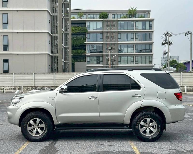Toyota Fortuner 3.0 V เกียร์ Auto ขับ 4 สีบรอนซ์ทอง ปี2006 9