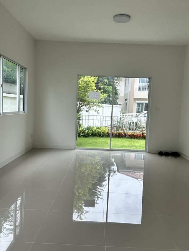 บ้านเดี่ยว ใหม่ 58 วา แปลงมุม จัดสวนให้ ปั้มแทงค์แอร์ ติดให้ ใกล้เมกะ-สวนหลวง ร.9 ติดต่อ เล็ก 0852246165 2