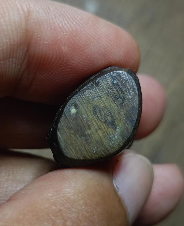 พระกริ่งเนื้อโลหะเก่า