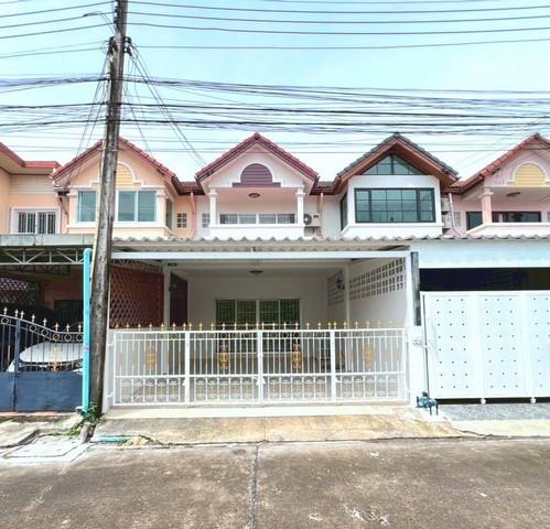 ขายทาวน์โฮมบ้านสวนชลบุรี บ้านสวนชลบุรีใกล้เย็นตาโฟโกเกียว บ้านรีโนเวทพร้อมอยู่สวยหลังใหญ่ นอน 2 น้ำ 2 จอดรถ 2