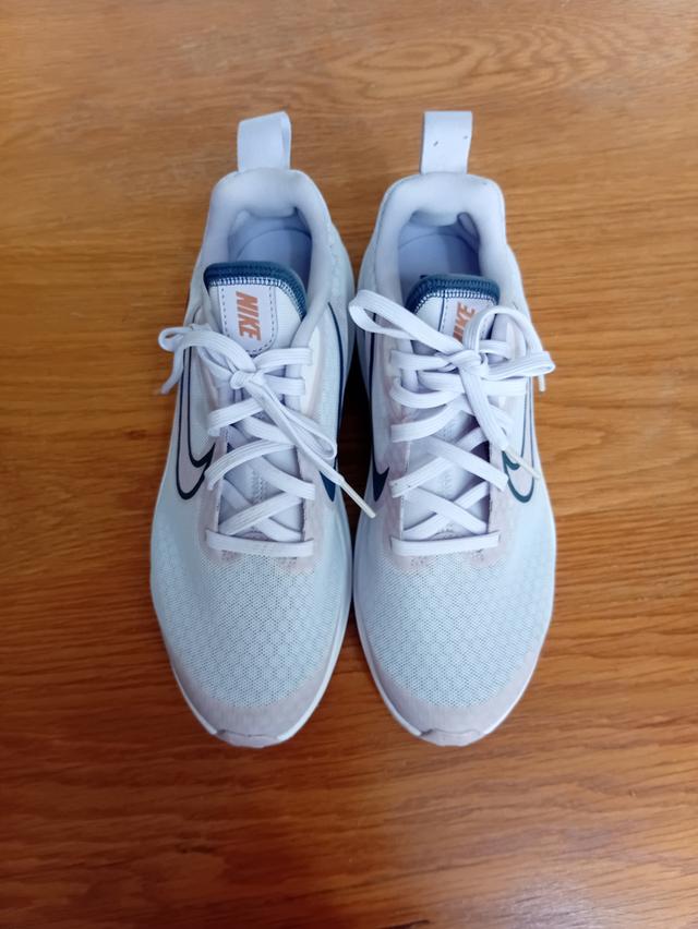 รองเท้าผ้าใบผู้หญิงไนกี้ Nike รุ่น AirZoom
