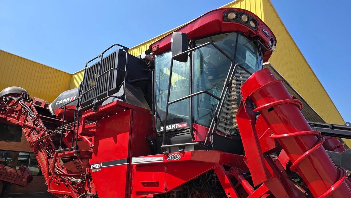 รถตัดอ้อยคุณภาพดี Case IH A8800 ปี 16  3