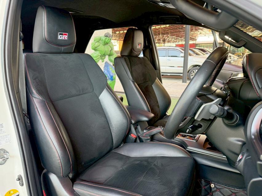 FORTUNER FORTUNER 2.8 GR Sport (Black Top) ปี2022 รูปที่ 10