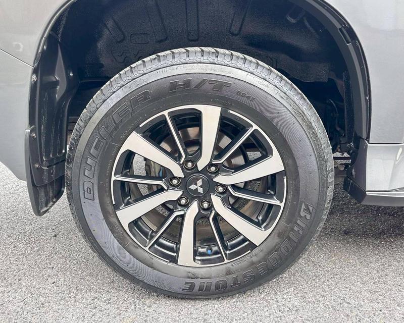 Mitsubishi Pajero Sport 2.4GT Premium Auto 4x4 สีเทา ปี 2015 18