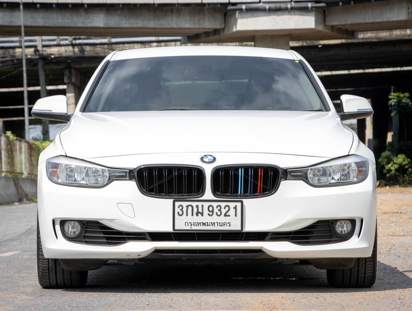 BMW 320i 2.0  F30 LUXURY ปี2014 สีขาว  2