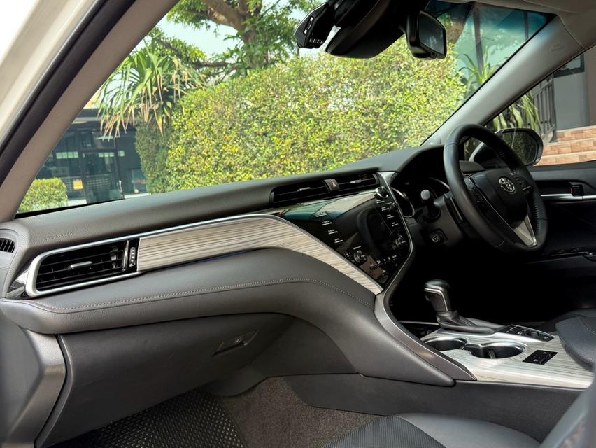 2021 CAMRY HV PREMIUM รุ่น TOP สุด รถมือเดียวออกป้ายแดง รถวิ่งน้อย เข้าศูนย์ตรงระยะ รถไม่มีอุบัติเหตุครับ 11