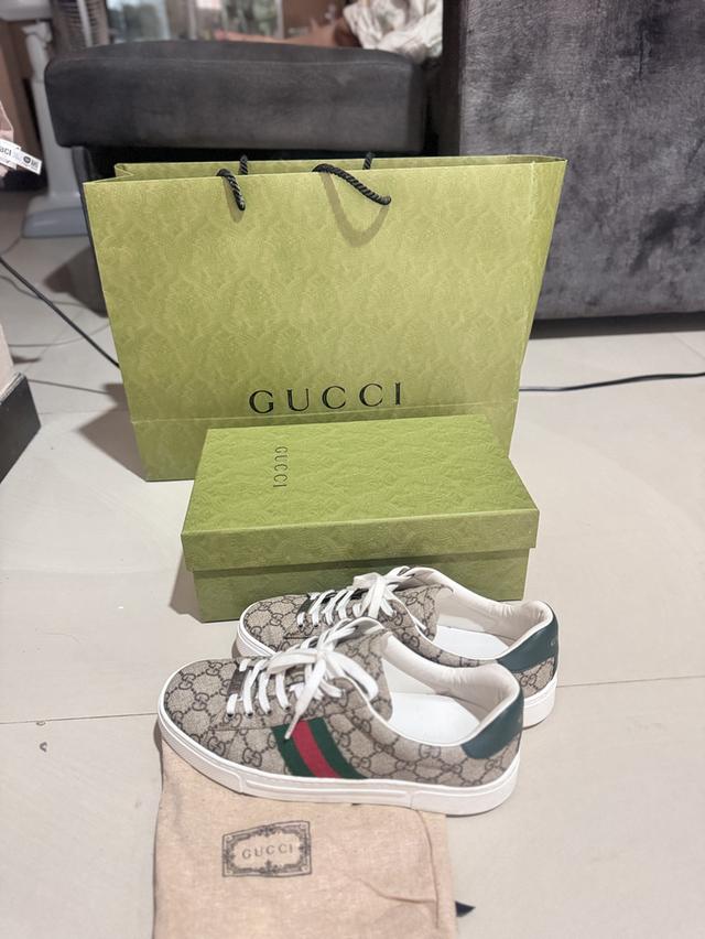 รองเท้า Gucci แท้ สภาพ100% ไม่มีตำหนิ มีกล่องอุปกรณ์ครบ