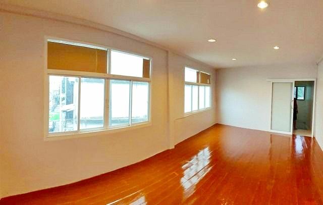 ถูกที่สุดในย่านลาดพร้าวMRTภาวนา 350ม.ให้เช่าอาคารพาณิชย์ 3 ชั้น 5นอน แอร์ 6 เครื่อง รีโนเวทใหม่ทั้งหลัง เซ็นทรัล ลาดพร้า 3